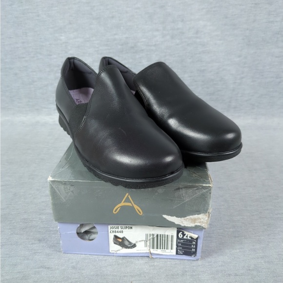 Aravon Josie Slipon Flats - Picture 11 of 15